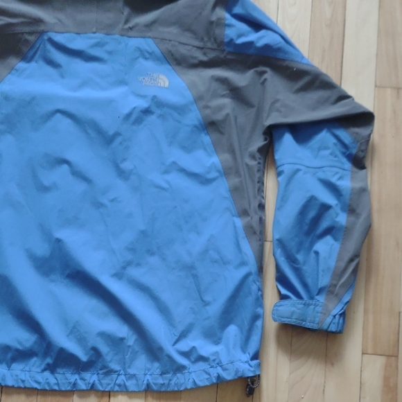 The North Face Women's Blue and Gray Raincoat - Picture 13 of 16